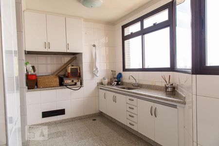 Apartamento à venda com 246m², 4 quartos e 6 vagas Apartamento à venda com 246m², 4 quartos e 6 vagasVaranda Churrasqueira