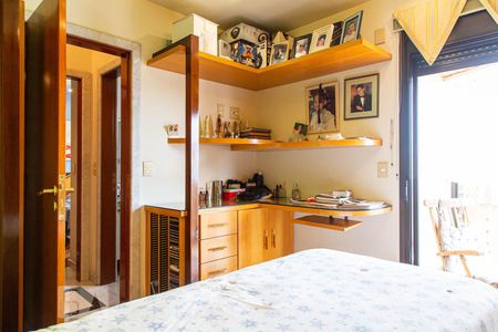 Apartamento à venda com 246m², 4 quartos e 6 vagas Apartamento à venda com 246m², 4 quartos e 6 vagasQuarto 4