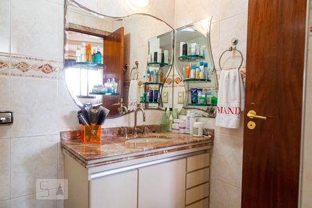 Apartamento à venda com 246m², 4 quartos e 6 vagas Apartamento à venda com 246m², 4 quartos e 6 vagasBanheiro Suíte 2