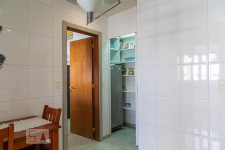 Apartamento à venda com 246m², 4 quartos e 6 vagas Apartamento à venda com 246m², 4 quartos e 6 vagasCozinha