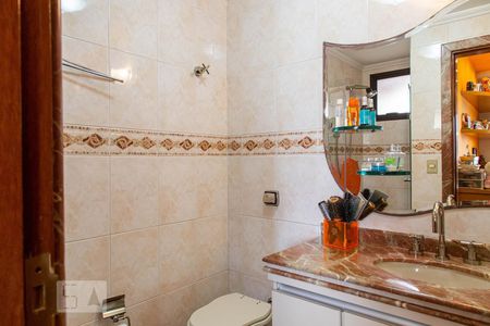 Apartamento à venda com 246m², 4 quartos e 6 vagas Apartamento à venda com 246m², 4 quartos e 6 vagasBanheiro Suíte 2