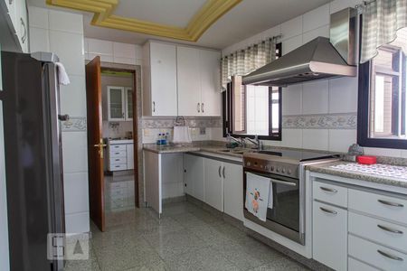 Apartamento à venda com 246m², 4 quartos e 6 vagas Apartamento à venda com 246m², 4 quartos e 6 vagasCozinha