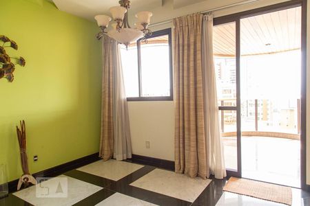 Apartamento à venda com 246m², 4 quartos e 6 vagas Apartamento à venda com 246m², 4 quartos e 6 vagasSala