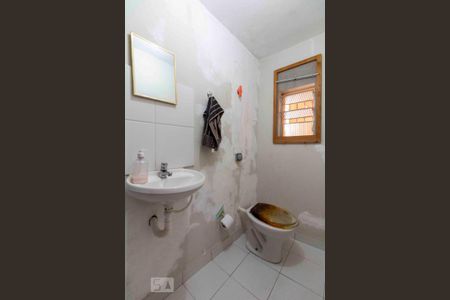 Casa à venda com 137m², 3 quartos e 2 vagas Casa à venda com 137m², 3 quartos e 2 vagasBanheiro Salão