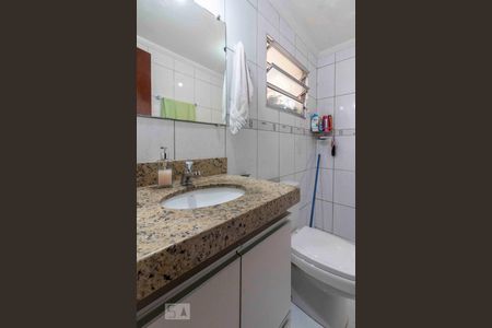 Banheiro de casa para alugar com 3 quartos, 137m² em Vila Paranaguá, São Paulo