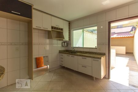 Casa à venda com 200m², 3 quartos e 3 vagasCozinha