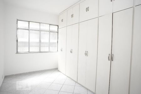 Quarto 1 de apartamento para alugar com 2 quartos, 75m² em Grajau, Rio de Janeiro