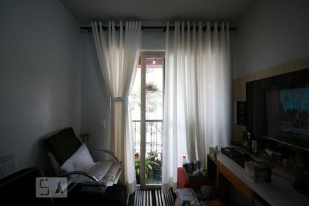 Sala  de apartamento para alugar com 2 quartos, 46m² em Jardim Anhanguera, São Paulo