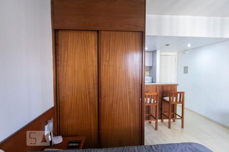Sala de kitnet/studio para alugar com 1 quarto, 32m² em Indianópolis, São Paulo