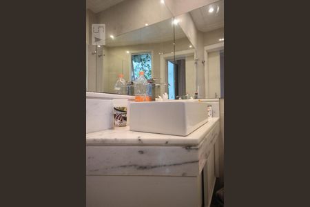 Apartamento à venda com 257m², 3 quartos e 4 vagasBanheiro da Suíte 1