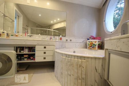 Apartamento à venda com 257m², 3 quartos e 4 vagasBanheiro da Suíte 3