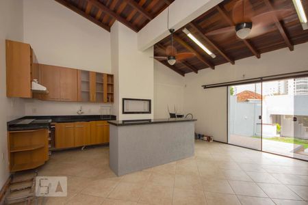 Casa à venda com 200m², 3 quartos e 4 vagasSalão de festa com Churrasqueira