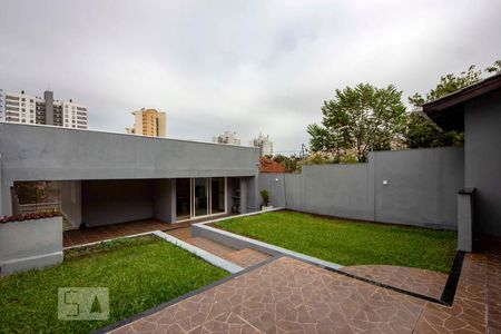 Casa à venda com 200m², 3 quartos e 4 vagasPátio 