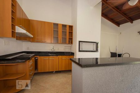 Casa à venda com 200m², 3 quartos e 4 vagasSalão de festa com Churrasqueira