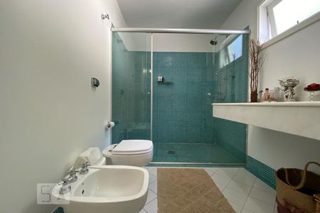 Casa à venda com 384m², 4 quartos e 4 vagasBanheiro da Suíte 2