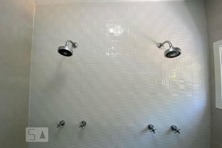 Casa à venda com 384m², 4 quartos e 4 vagasChuveiro