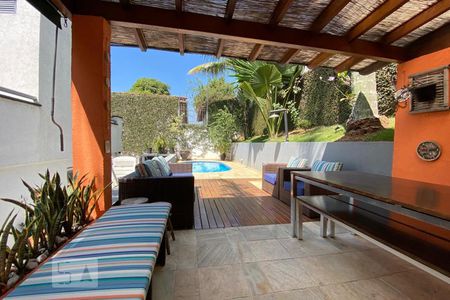 Casa à venda com 384m², 4 quartos e 4 vagasChurrasqueira