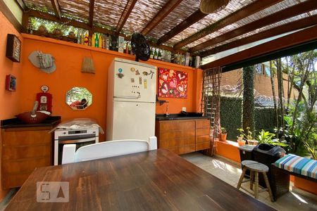 Casa à venda com 384m², 4 quartos e 4 vagasChurrasqueira