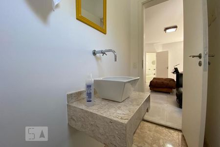 Casa à venda com 384m², 4 quartos e 4 vagasBanheiro do Escritório