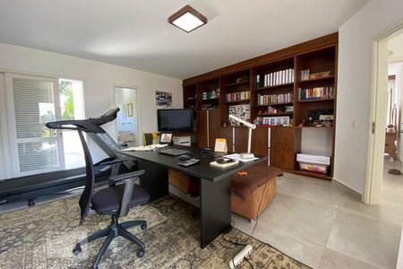 Casa à venda com 384m², 4 quartos e 4 vagasEscritório