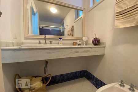 Casa à venda com 384m², 4 quartos e 4 vagasBanheiro