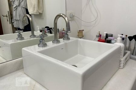 Casa à venda com 384m², 4 quartos e 4 vagasBanheiro - Torneira