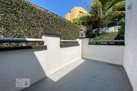 Casa à venda com 384m², 4 quartos e 4 vagassacada escritorio