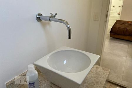 Casa à venda com 384m², 4 quartos e 4 vagasBanheiro - Torneira