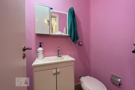 Casa à venda com 384m², 4 quartos e 4 vagasBanheiro de Serviço