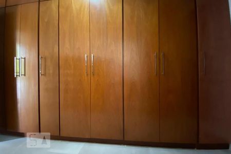 Casa à venda com 384m², 4 quartos e 4 vagasCloset da suíte 1