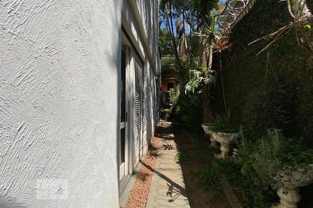 Casa à venda com 384m², 4 quartos e 4 vagasCorredor