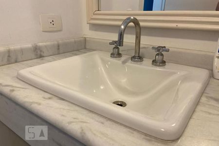 Casa à venda com 384m², 4 quartos e 4 vagasBanheiro - Torneira