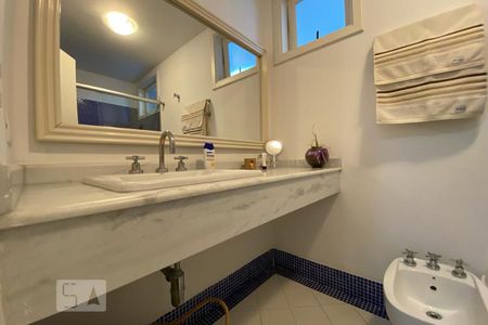 Casa à venda com 384m², 4 quartos e 4 vagasBanheiro