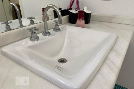 Casa à venda com 384m², 4 quartos e 4 vagasBanheiro - Torneira