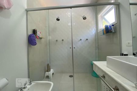 Casa à venda com 384m², 4 quartos e 4 vagasBanheiro da Suíte 1