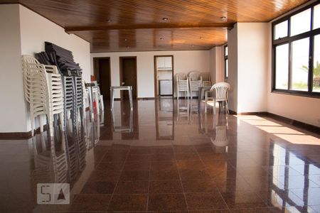 Apartamento à venda com 80m², 2 quartos e 2 vagas Apartamento à venda com 80m², 2 quartos e 2 vagasSalão de Festas