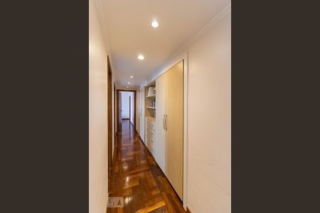 Apartamento à venda com 206m², 3 quartos e 3 vagasCorredor