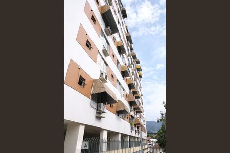 Apartamento à venda com 75m², 2 quartos e 1 vagaFachada