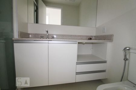 Apartamento para alugar com 66m², 2 quartos e 1 vaga Apartamento para alugar com 66m², 2 quartos e 1 vagaBanheiro social