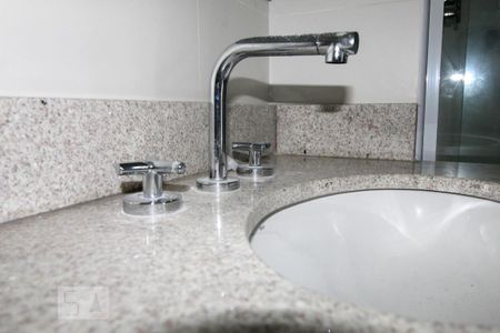 Apartamento para alugar com 66m², 2 quartos e 1 vaga Apartamento para alugar com 66m², 2 quartos e 1 vagaBanheiro da Suíte