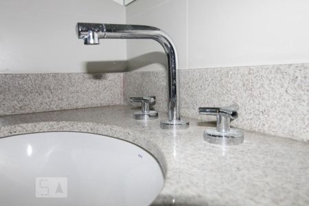 Apartamento para alugar com 66m², 2 quartos e 1 vaga Apartamento para alugar com 66m², 2 quartos e 1 vagaBanheiro social