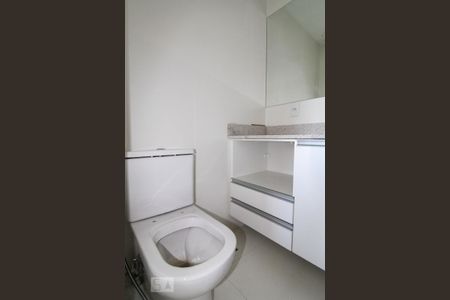 Apartamento para alugar com 66m², 2 quartos e 1 vaga Apartamento para alugar com 66m², 2 quartos e 1 vagaBanheiro da Suíte