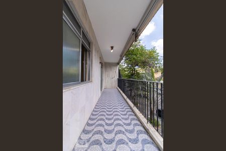 Apartamento à venda com 107m², 3 quartos e 2 vagasVaranda