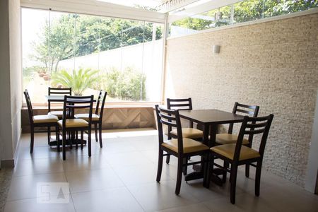 Apartamento para alugar com 55m², 2 quartos e 1 vaga Apartamento para alugar com 55m², 2 quartos e 1 vagaÁrea comum - Salão de Festas Adulta