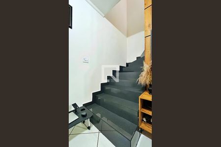 Casa à venda com 230m², 2 quartos e 5 vagasEscada