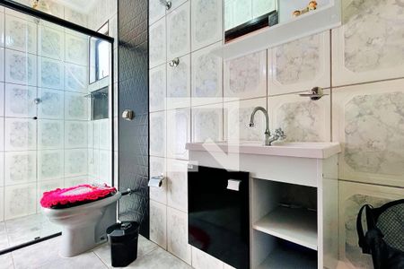 Casa à venda com 230m², 2 quartos e 5 vagasBanheiro da Suíte 1