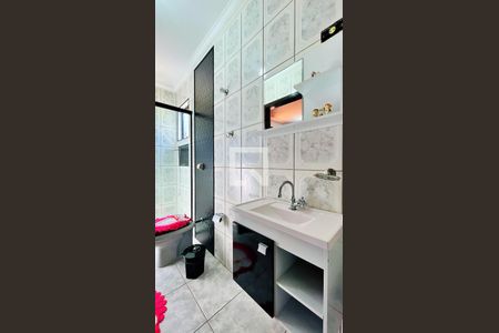 Casa à venda com 230m², 2 quartos e 5 vagasBanheiro da Suíte 1