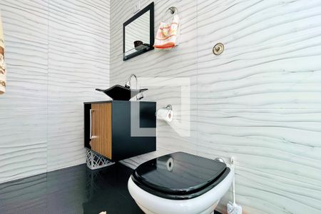 Casa à venda com 230m², 2 quartos e 5 vagasBanheiro da Suíte 2