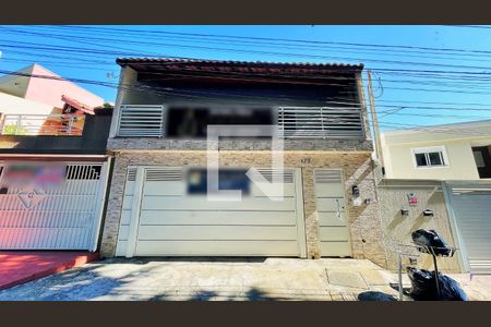 Casa à venda com 230m², 2 quartos e 5 vagasFachada