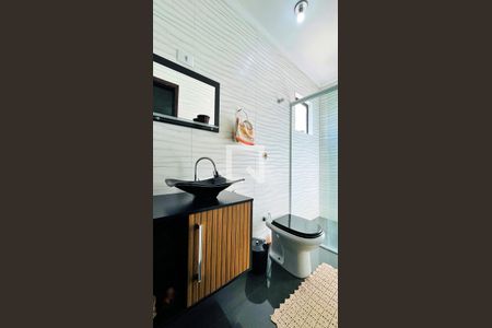 Casa à venda com 230m², 2 quartos e 5 vagasBanheiro da Suíte 2